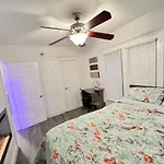 2 Bedroom Villa In Los Angeles