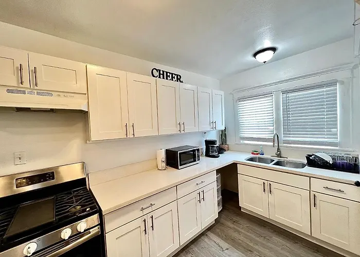 2 Bedroom Villa In Los Angeles